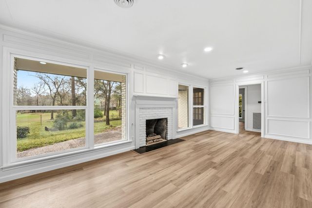 28 Winged Foot Drive, Panorama Village, TX 77304