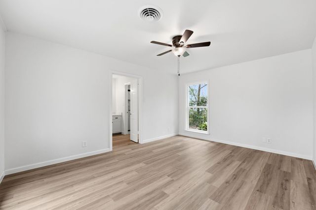 28 Winged Foot Drive, Panorama Village, TX 77304