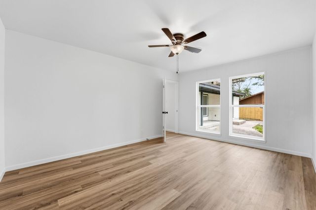 28 Winged Foot Drive, Panorama Village, TX 77304