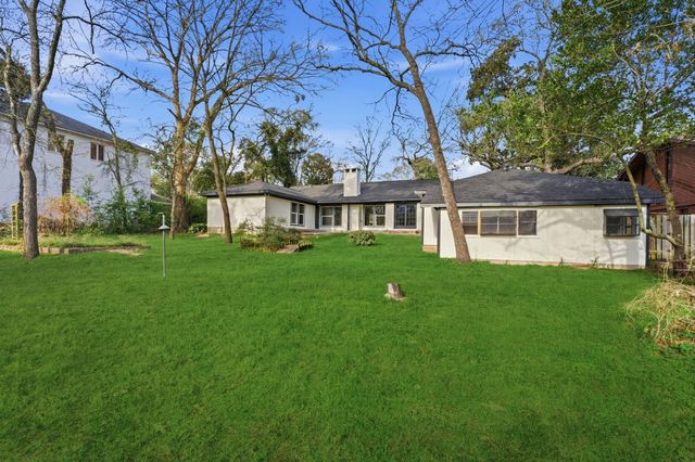 28 Winged Foot Drive, Panorama Village, TX 77304