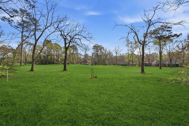 28 Winged Foot Drive, Panorama Village, TX 77304