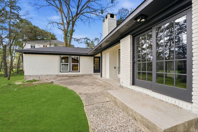 28 Winged Foot Drive, Panorama Village, TX 77304