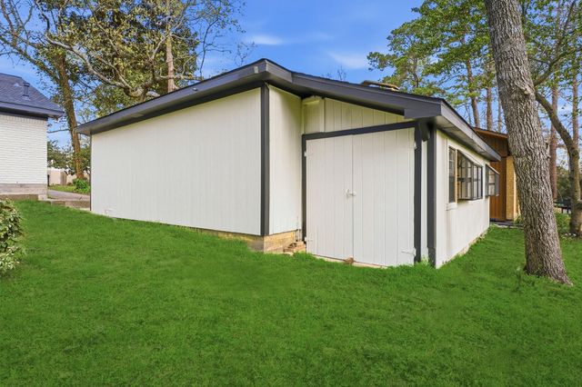 28 Winged Foot Drive, Panorama Village, TX 77304