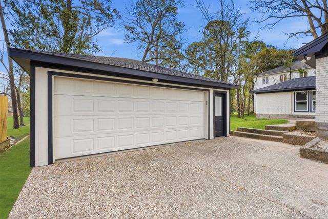 28 Winged Foot Drive, Panorama Village, TX 77304