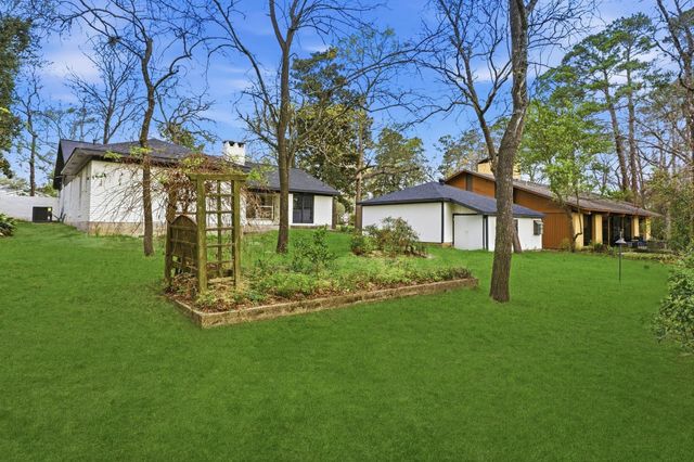 28 Winged Foot Drive, Panorama Village, TX 77304