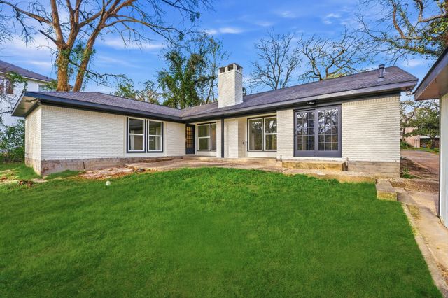 28 Winged Foot Drive, Panorama Village, TX 77304