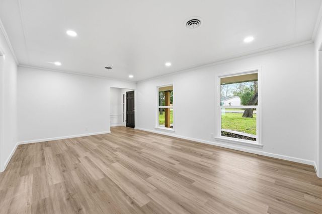 28 Winged Foot Drive, Panorama Village, TX 77304