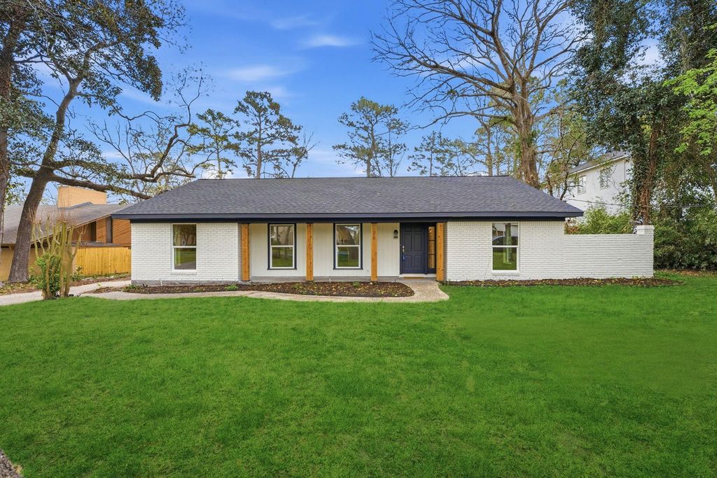 28 Winged Foot Drive, Panorama Village, TX 77304