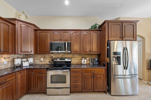 630 N DICKSON ST, Poth, TX 78147