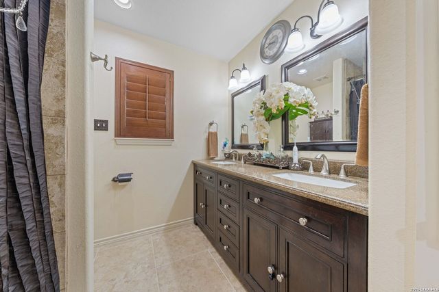 630 N DICKSON ST, Poth, TX 78147