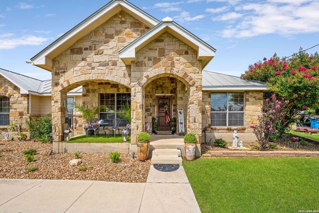 630 N DICKSON ST, Poth, TX 78147
