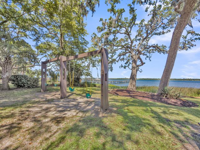 354 Molasses Lane, Mount Pleasant, SC 29464