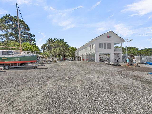 354 Molasses Lane, Mount Pleasant, SC 29464