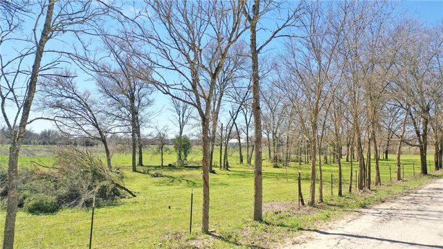 14 AC Halliday Lane, Madisonville, TX 77864