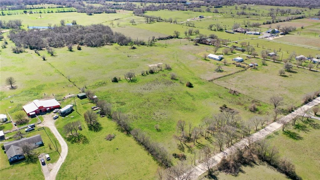 14 AC Halliday Lane, Madisonville, TX 77864
