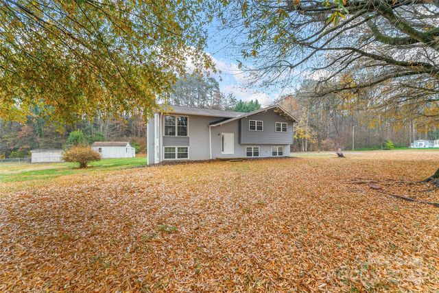 2210 24th Street Circle NE, Hickory, NC 28601