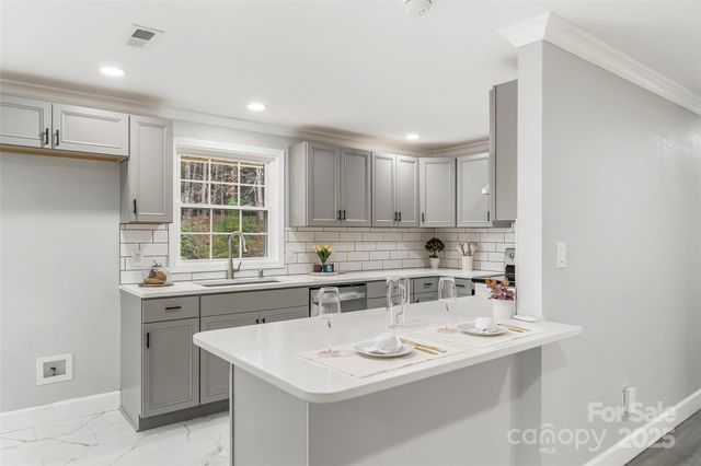 2210 24th Street Circle NE, Hickory, NC 28601