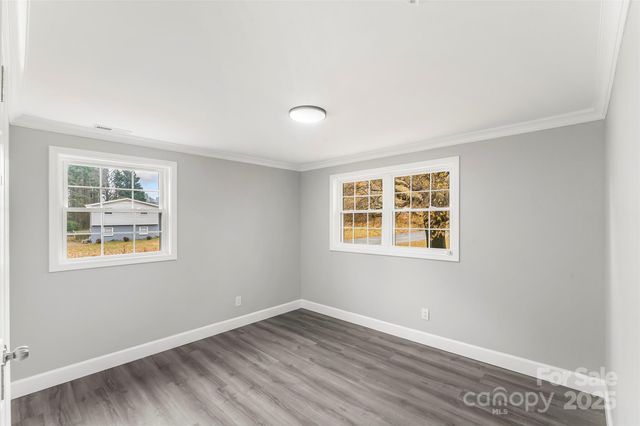 2210 24th Street Circle NE, Hickory, NC 28601