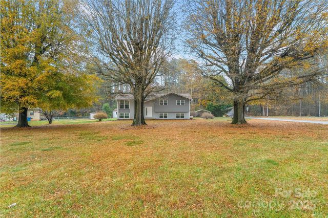 2210 24th Street Circle NE, Hickory, NC 28601