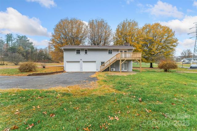 2210 24th Street Circle NE, Hickory, NC 28601