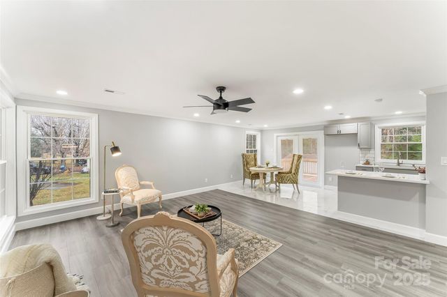 2210 24th Street Circle NE, Hickory, NC 28601