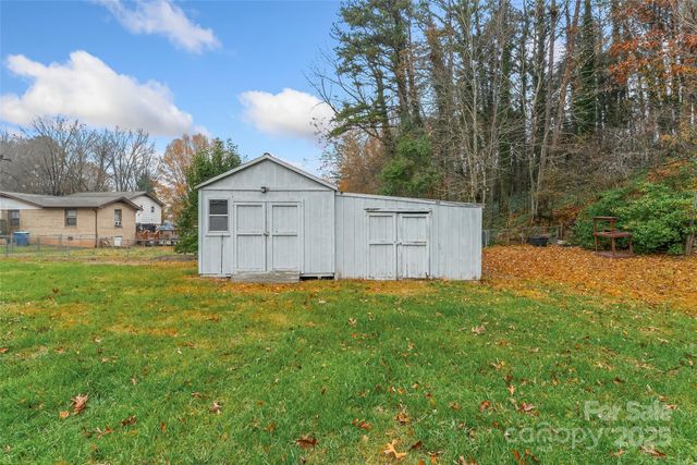 2210 24th Street Circle NE, Hickory, NC 28601