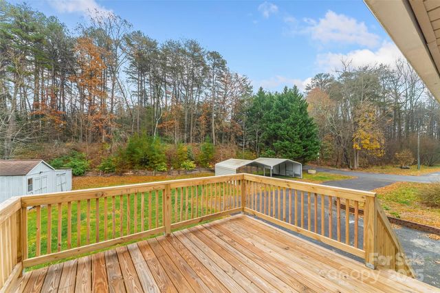 2210 24th Street Circle NE, Hickory, NC 28601