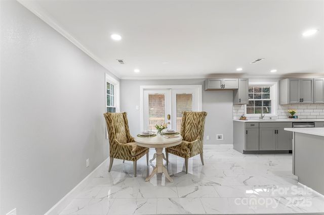 2210 24th Street Circle NE, Hickory, NC 28601