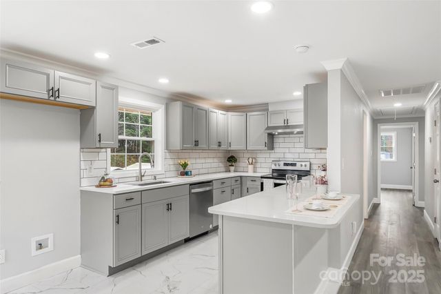 2210 24th Street Circle NE, Hickory, NC 28601