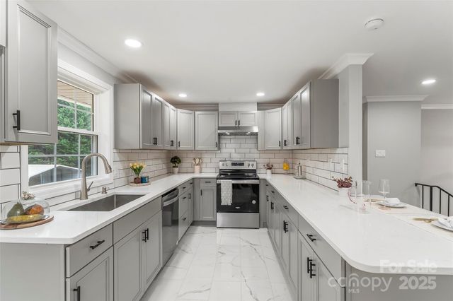 2210 24th Street Circle NE, Hickory, NC 28601