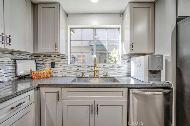 20851 Community Street 10, Winnetka, CA 91306