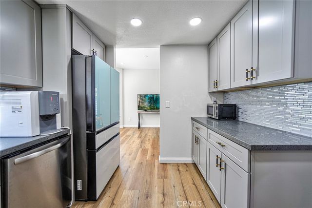 20851 Community Street 10, Winnetka, CA 91306