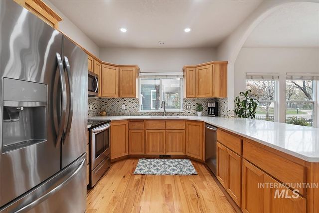 4880 E Arrow Junction Dr, Boise, ID 83716