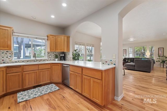 4880 E Arrow Junction Dr, Boise, ID 83716