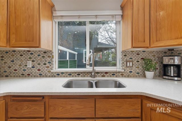 4880 E Arrow Junction Dr, Boise, ID 83716