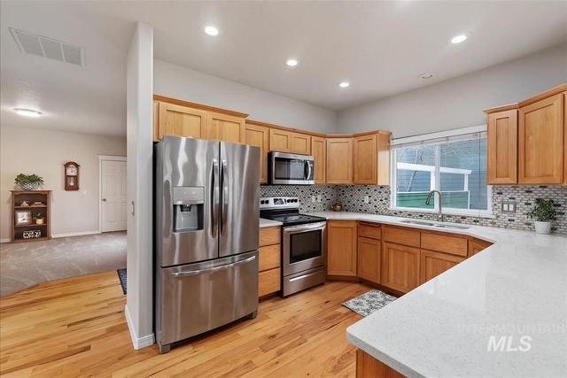 4880 E Arrow Junction Dr, Boise, ID 83716