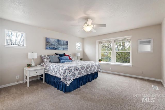 4880 E Arrow Junction Dr, Boise, ID 83716