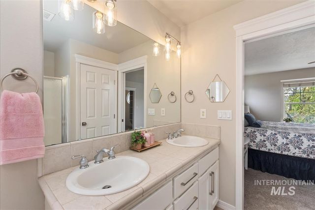 4880 E Arrow Junction Dr, Boise, ID 83716