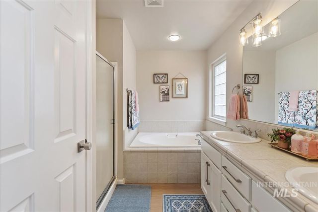 4880 E Arrow Junction Dr, Boise, ID 83716