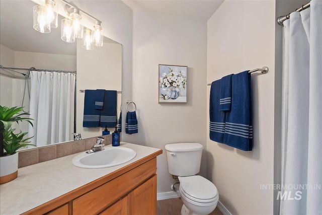 4880 E Arrow Junction Dr, Boise, ID 83716