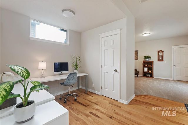 4880 E Arrow Junction Dr, Boise, ID 83716