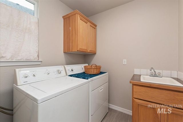 4880 E Arrow Junction Dr, Boise, ID 83716