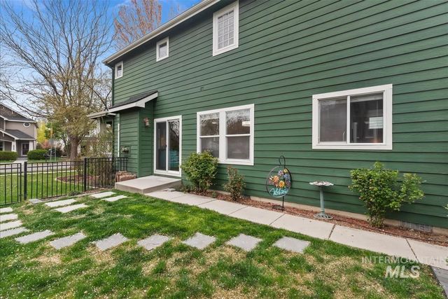 4880 E Arrow Junction Dr, Boise, ID 83716