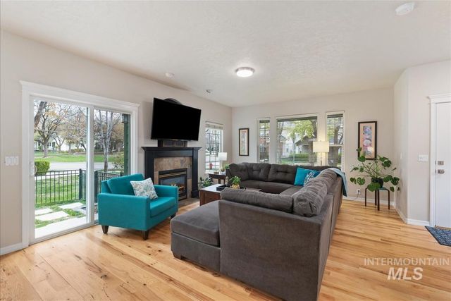 4880 E Arrow Junction Dr, Boise, ID 83716