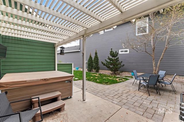 4880 E Arrow Junction Dr, Boise, ID 83716