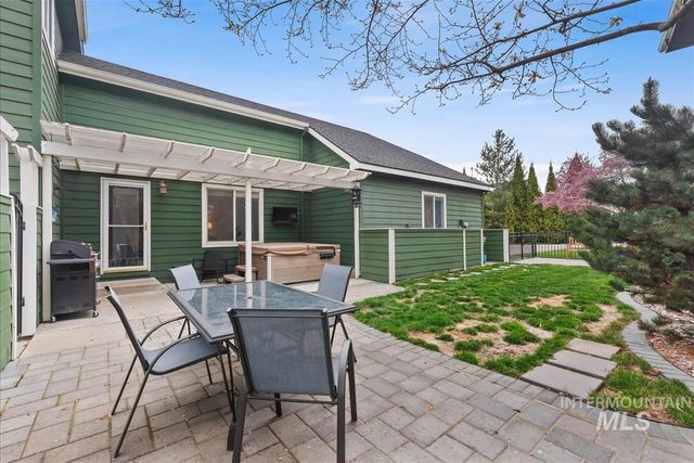 4880 E Arrow Junction Dr, Boise, ID 83716