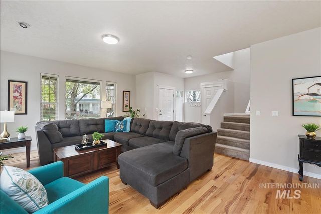 4880 E Arrow Junction Dr, Boise, ID 83716