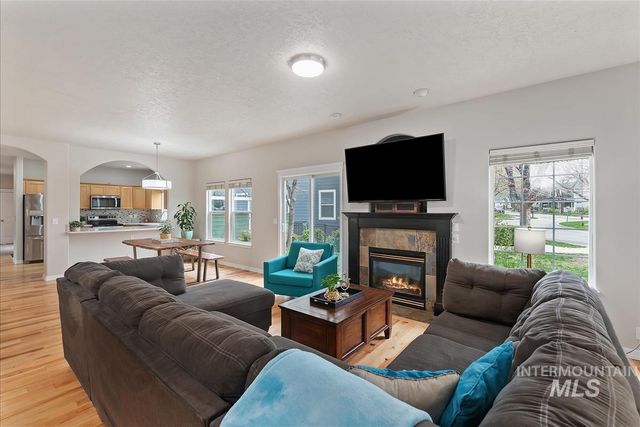 4880 E Arrow Junction Dr, Boise, ID 83716