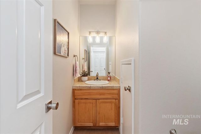 4880 E Arrow Junction Dr, Boise, ID 83716