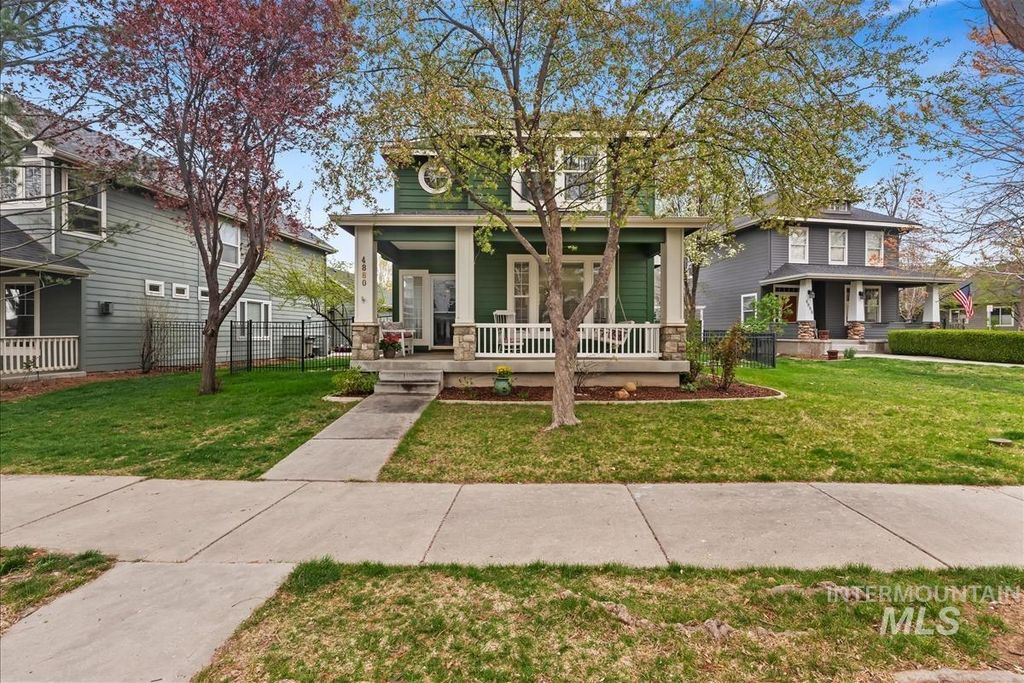 4880 E Arrow Junction Dr, Boise, ID 83716